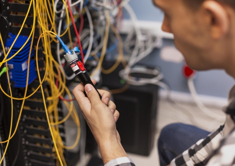 Internet Fiber Optic atau Wireless, Mana lebih Cepat?